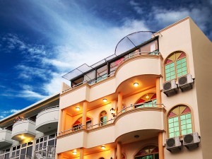 Loona Hotel 