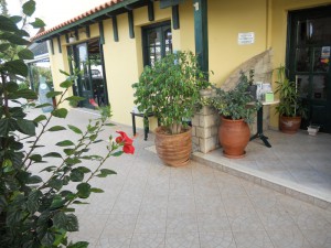 - Aspri Petra Apartments
